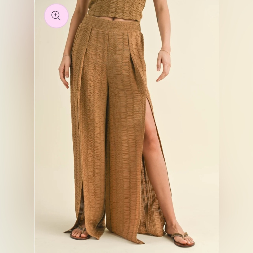 Miou Muse Camel Split Hem Flowing Textured Wide Leg Pants, Size Medium‎